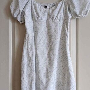 H&M Medium White Puff Sleeve Dress